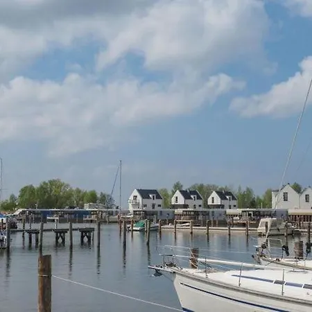 Houseboat In Peenemuende Hotel na wodzie Peenemunde